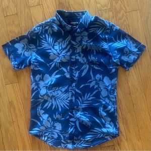 Claiborne men’s small Hawaiian shirt